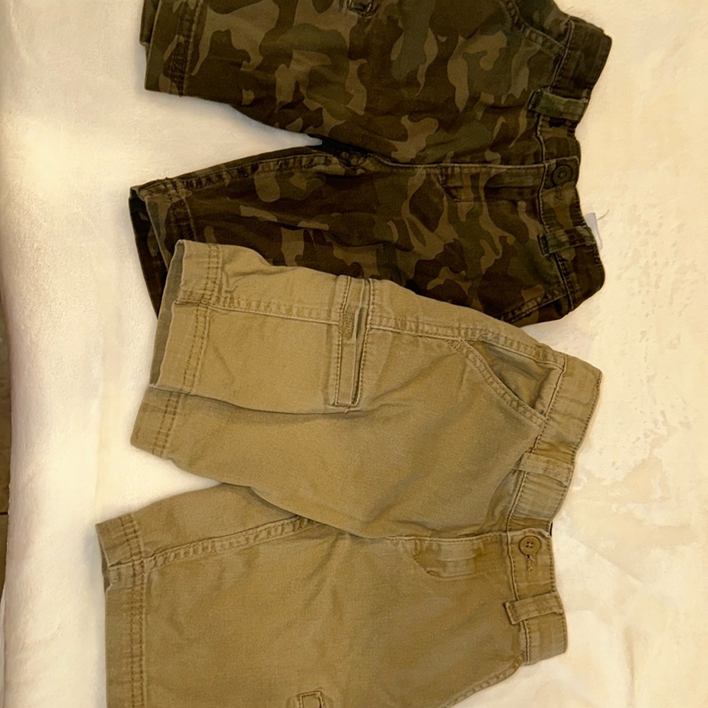 Boys Levi’s cargo shorts 2 pair camo and tan size 7 reg